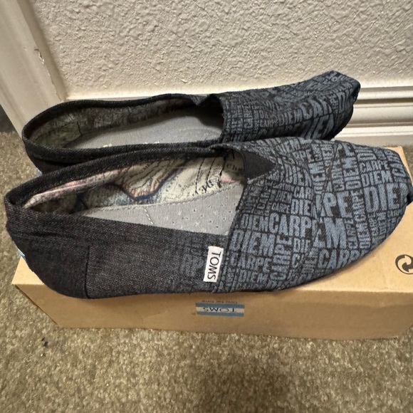 TOMS Women’s Black Slip-On Shoes Carpe Diem Sz 5.5 - Picture 3 of 6